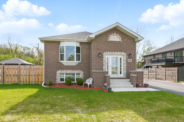 8566 S 83rd Avenue Hickory Hills, IL House Active - Photo 1 of 28. Opens carousel modal