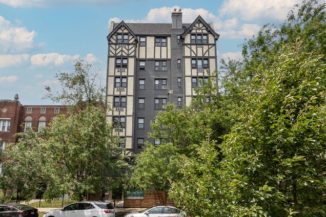 5718 N Winthrop Avenue Unit 212 Chicago, IL Apartment Active - Photo 1 of 16. Opens carousel modal