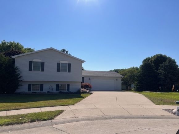48 Kirkwood Drive Clinton, IL House Active - Photo 1 of 50. Opens carousel modal