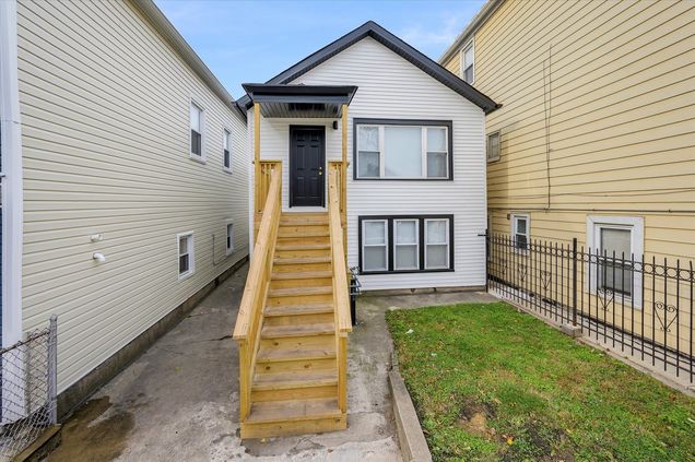 3238 S Carpenter Street Unit 1 Chicago, IL House Active - Photo 1 of 16. Opens carousel modal
