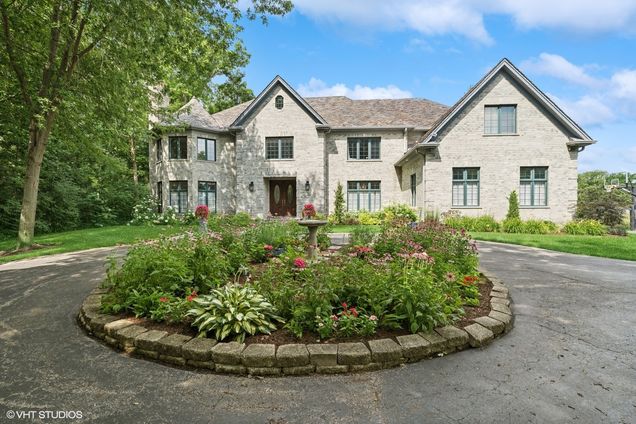 1305 Gavin Court Lake Forest, IL House Active - Photo 1 of 29. Opens carousel modal
