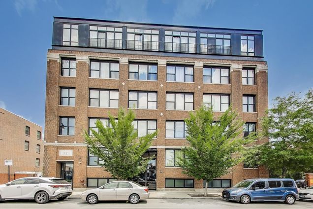 2911 N Western Avenue Unit 308 Chicago, IL Condo Active - Photo 1 of 29. Opens carousel modal