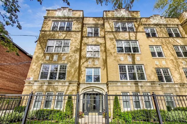 1914 W Chase Avenue Unit 106 Chicago, IL House Active - Photo 1 of 18. Opens carousel modal