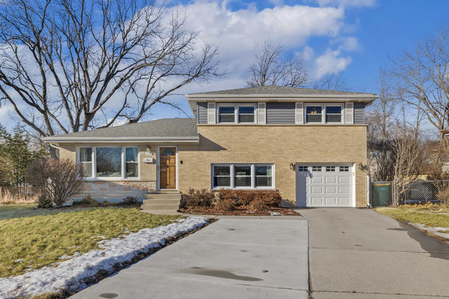 272 Scott Street Wheeling, IL House Active - Photo 1 of 12. Opens carousel modal