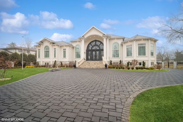 2315 N Arlington Heights Road Arlington Heights, IL House Active - Photo 1 of 24. Opens carousel modal