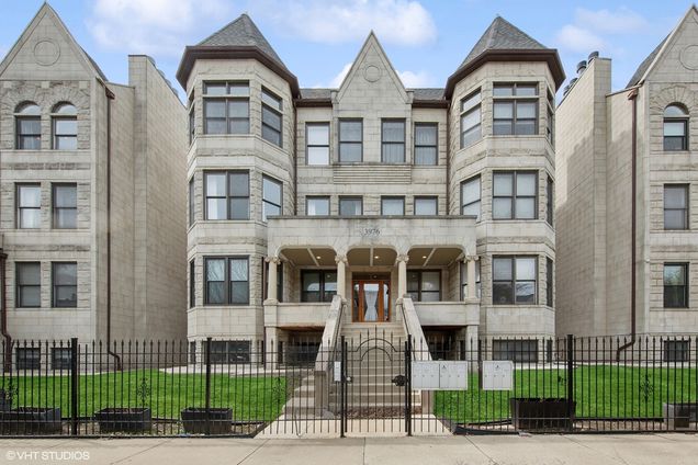 3976 S Ellis Avenue Unit GS Chicago, IL Condo Active - Photo 1 of 15. Opens carousel modal