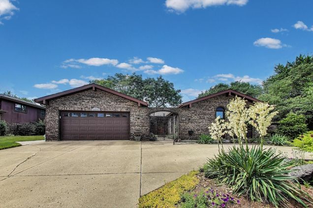 414 N Wolf Road