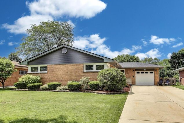 207 E Berkshire Lane