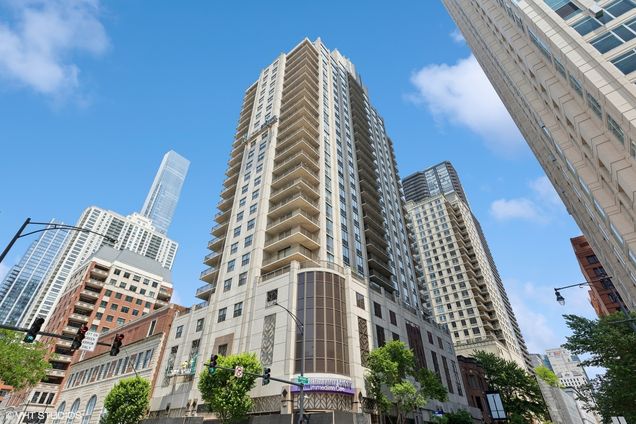 635 N Dearborn Street Unit 2506