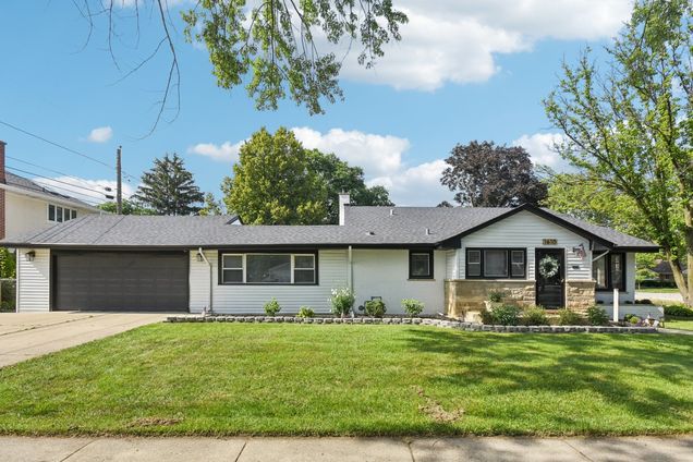 1610 S Greenwood Avenue Park Ridge, IL House Active - Photo 1 of 29. Opens carousel modal