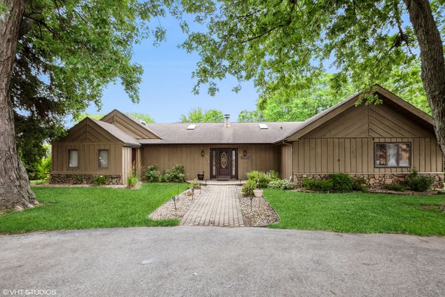 12611 Natoma Avenue Palos Heights, IL House Active - Photo 1 of 25. Opens carousel modal
