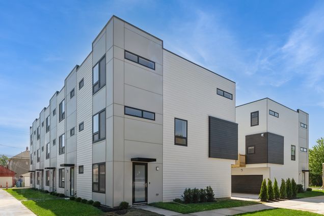944 Beloit Avenue Unit 5