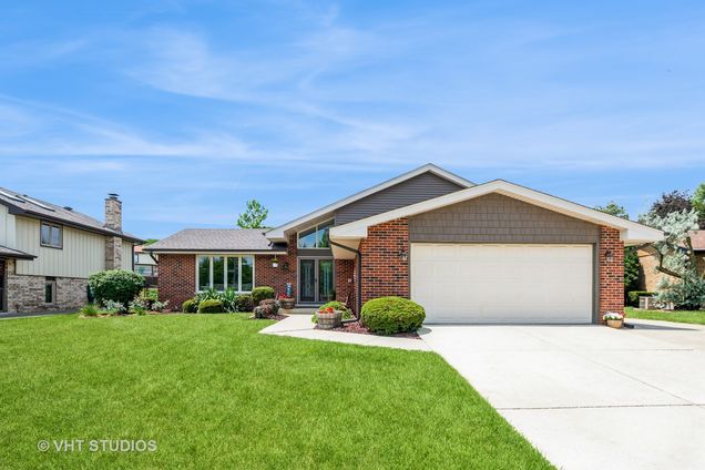 15330 Teebrook Drive Orland Park, IL House Active - Photo 1 of 18. Opens carousel modal