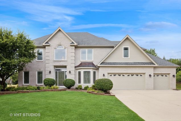 2249 Kenyon Court Aurora, IL House Active - Photo 1 of 54. Opens carousel modal