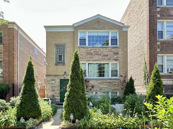 5534 N Campbell Avenue Unit 2 Chicago, IL Apartment Active - Photo 1 of 20. Opens carousel modal