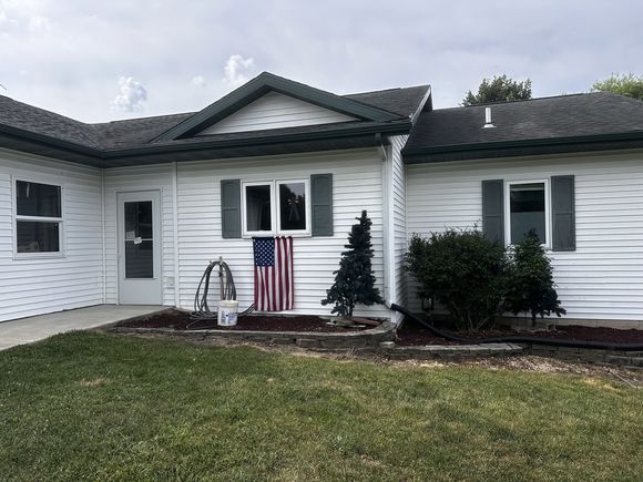 1959 W Navajo Drive Freeport, IL House Active - Photo 1 of 16. Opens carousel modal