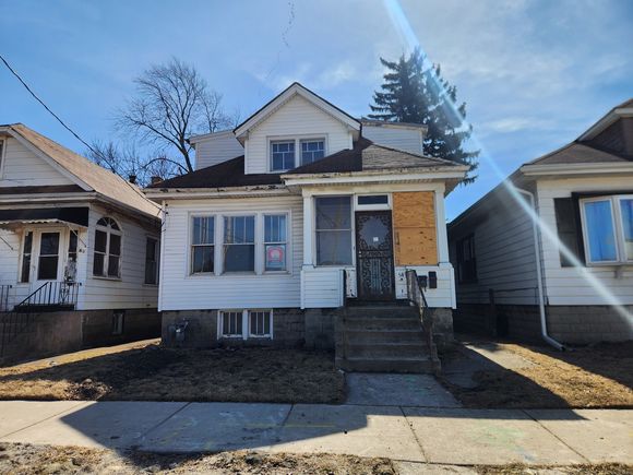 54 E 137th Place