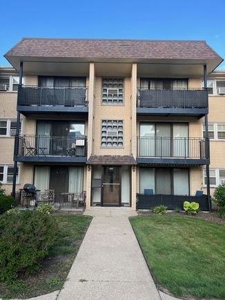 6551 N Harlem Avenue Unit 2S