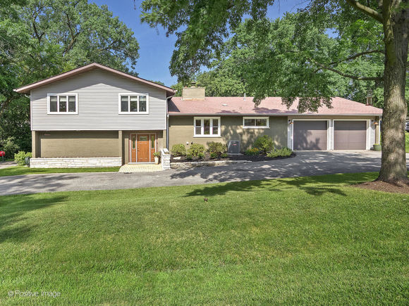 9260 S 86th Avenue Hickory Hills, IL House Contingent - Photo 1 of 42. Opens carousel modal