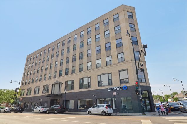 1791 W Howard Street Unit 209