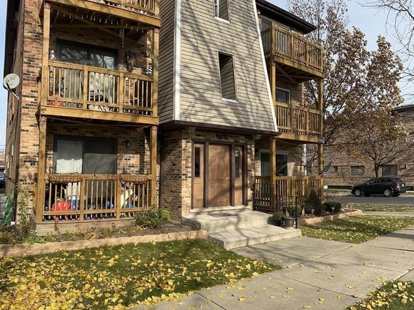 6700 W 64th Place Unit 3W Chicago, IL House Active - Photo 1 of 3. Opens carousel modal