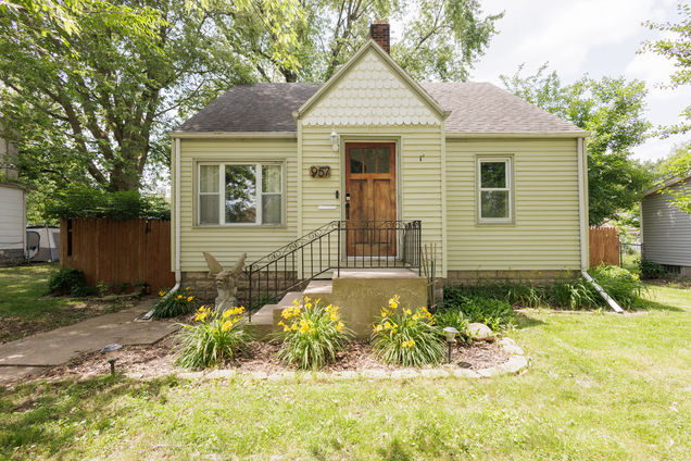 957 S 7th Avenue Kankakee, IL House Active - Photo 1 of 32. Opens carousel modal