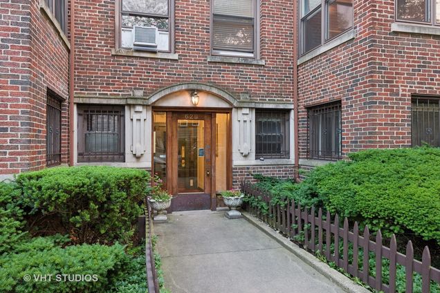 629 W Buckingham Place Unit 1W Chicago, IL Condo Active - Photo 1 of 23. Opens carousel modal