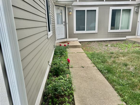 2732 Wilshire Court Aurora, IL Townhouse Active - Photo 1 of 9. Opens carousel modal