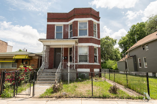 1229 E 71st Street Chicago, IL Multifamily Active - Photo 1 of 18. Opens carousel modal