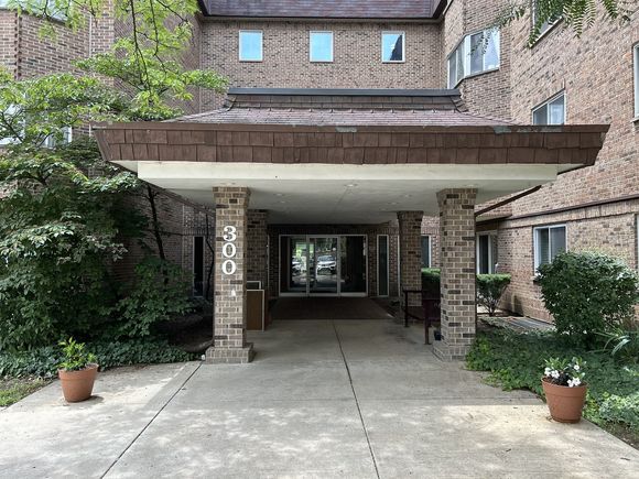 300 Roselle Road Unit 419