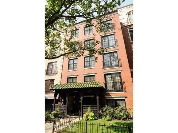 512 W Barry Avenue Unit 407 Chicago, IL Condo Active - Photo 1 of 18. Opens carousel modal