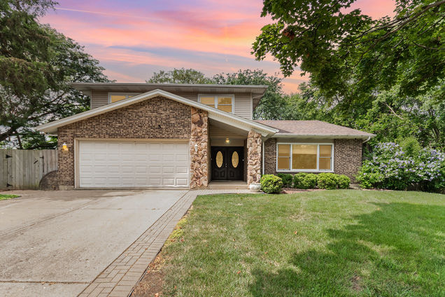 5 Swan Circle Bolingbrook, IL House Active - Photo 1 of 36. Opens carousel modal