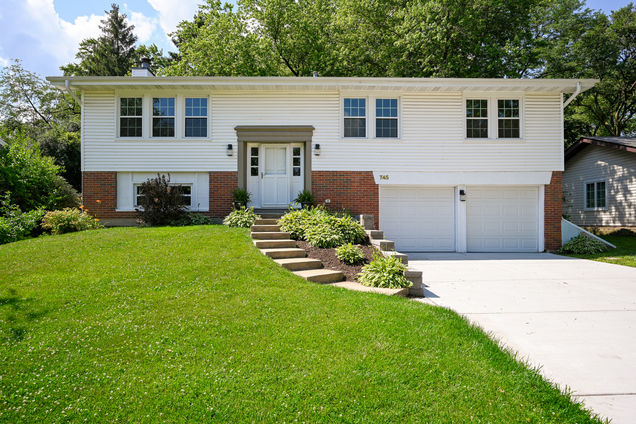 21w745 Glen Valley Drive