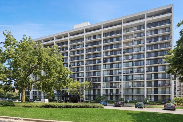 2015 S Finley Road Unit 304