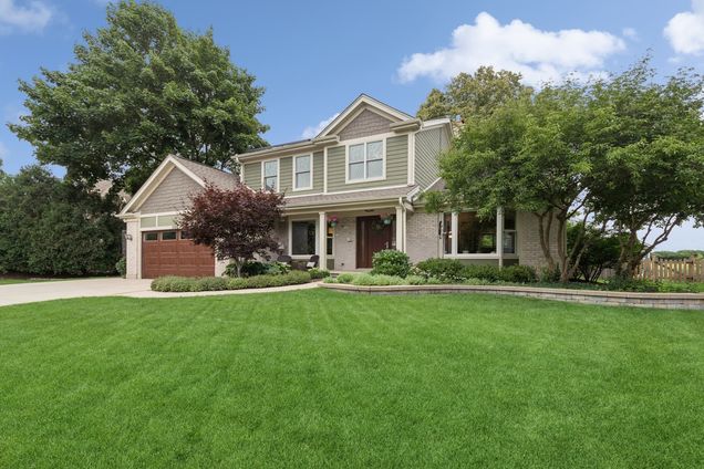 1524 Virginia Avenue Libertyville, IL House Active - Photo 1 of 34. Opens carousel modal