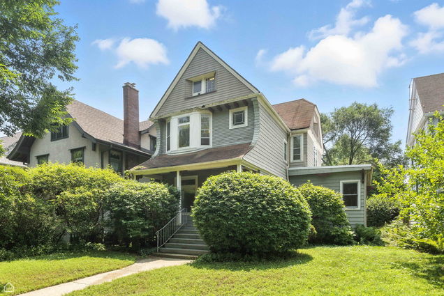 828 Monroe Street Evanston, IL House Active - Photo 1 of 38. Opens carousel modal