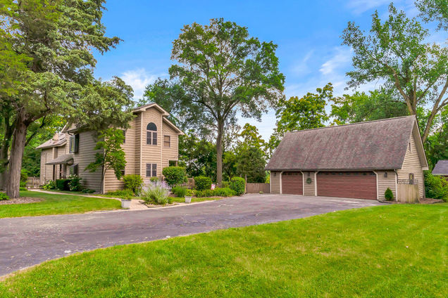 19w681 109th Street Lemont, IL House Active - Photo 1 of 21. Opens carousel modal
