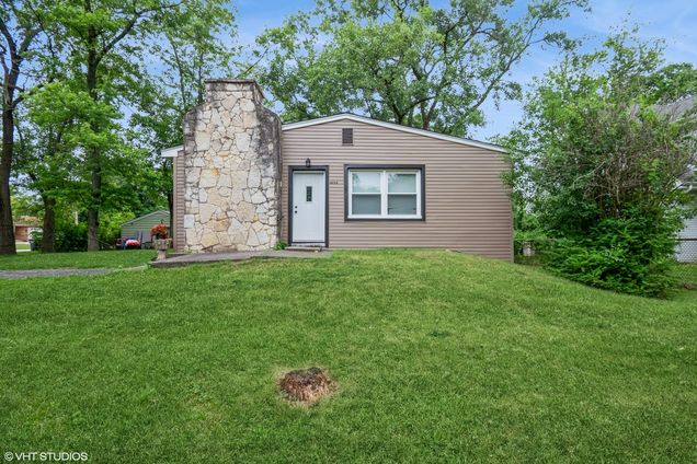 18730 Oak Avenue Lansing, IL House Active - Photo 1 of 19. Opens carousel modal