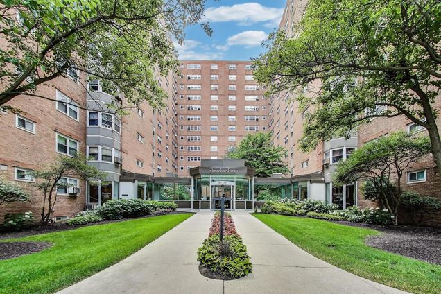 4970 N Marine Drive Unit 1024 Chicago, IL Condo Active - Photo 1 of 28. Opens carousel modal