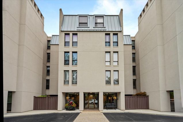 640 Winnetka Mews Unit 108