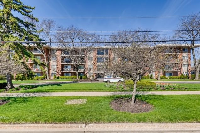 2206 S Goebbert Road Unit 409