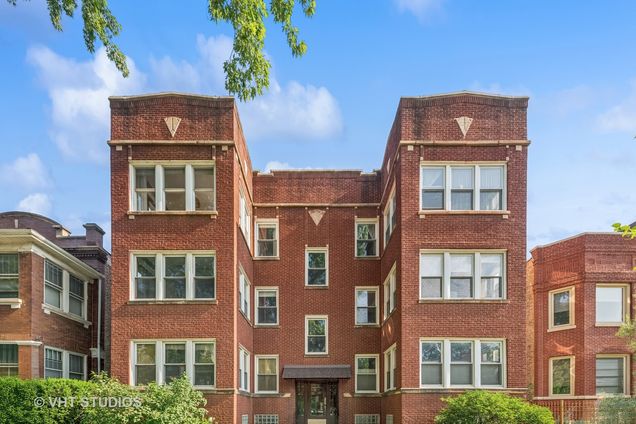 1412 W Bryn Mawr Avenue Unit 3W Chicago, IL Condo Active - Photo 1 of 26. Opens carousel modal