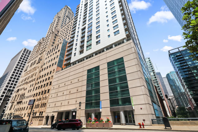 160 E Illinois Street Unit 1001
