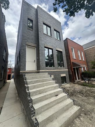 2638 W Superior Street