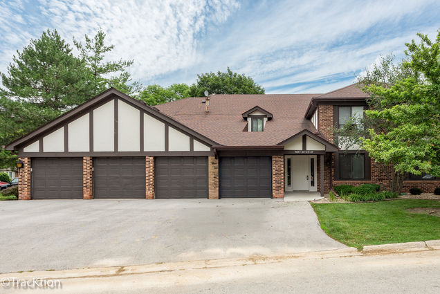5825 Doe Circle Unit 5825 Westmont, IL Condo Active - Photo 1 of 17. Opens carousel modal