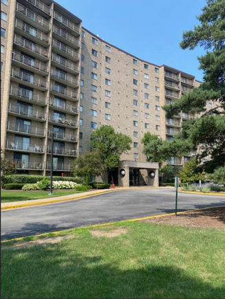 6340 Americana Drive Unit 1009 Willowbrook, IL Condo Active - Photo 1 of 25. Opens carousel modal