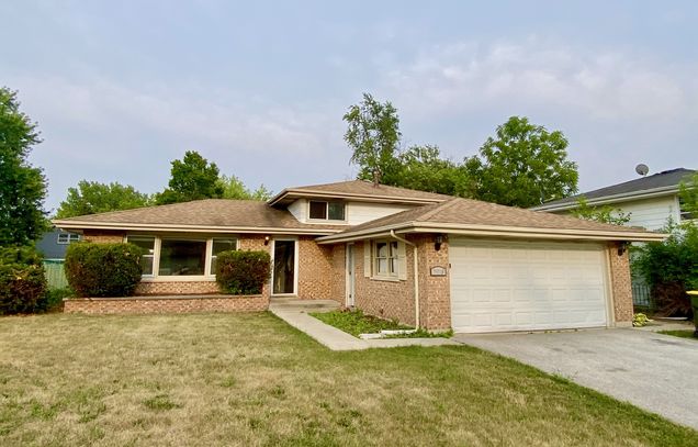 19809 Lakewood Avenue Lynwood, IL House Active - Photo 1 of 16. Opens carousel modal