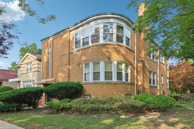 8400 S Honore Street Chicago, IL Multifamily Active - Photo 1 of 12. Opens carousel modal