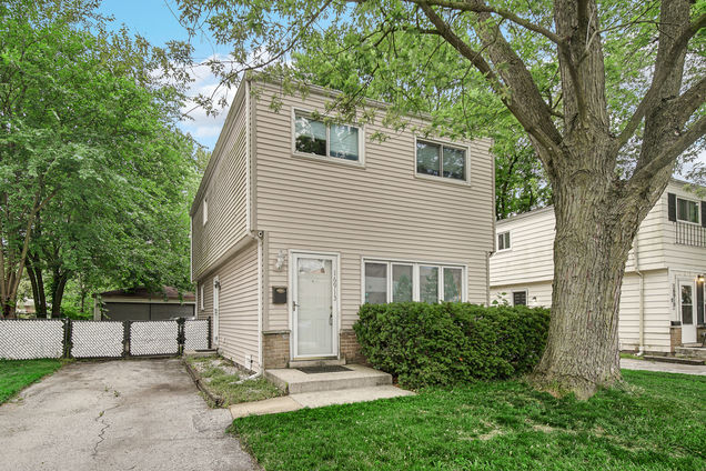 16913 Western Avenue Hazel Crest, IL House Active - Photo 1 of 37. Opens carousel modal
