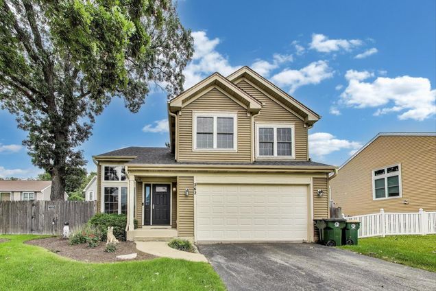262 W Prairie Lane Round Lake, IL House Active - Photo 1 of 33. Opens carousel modal